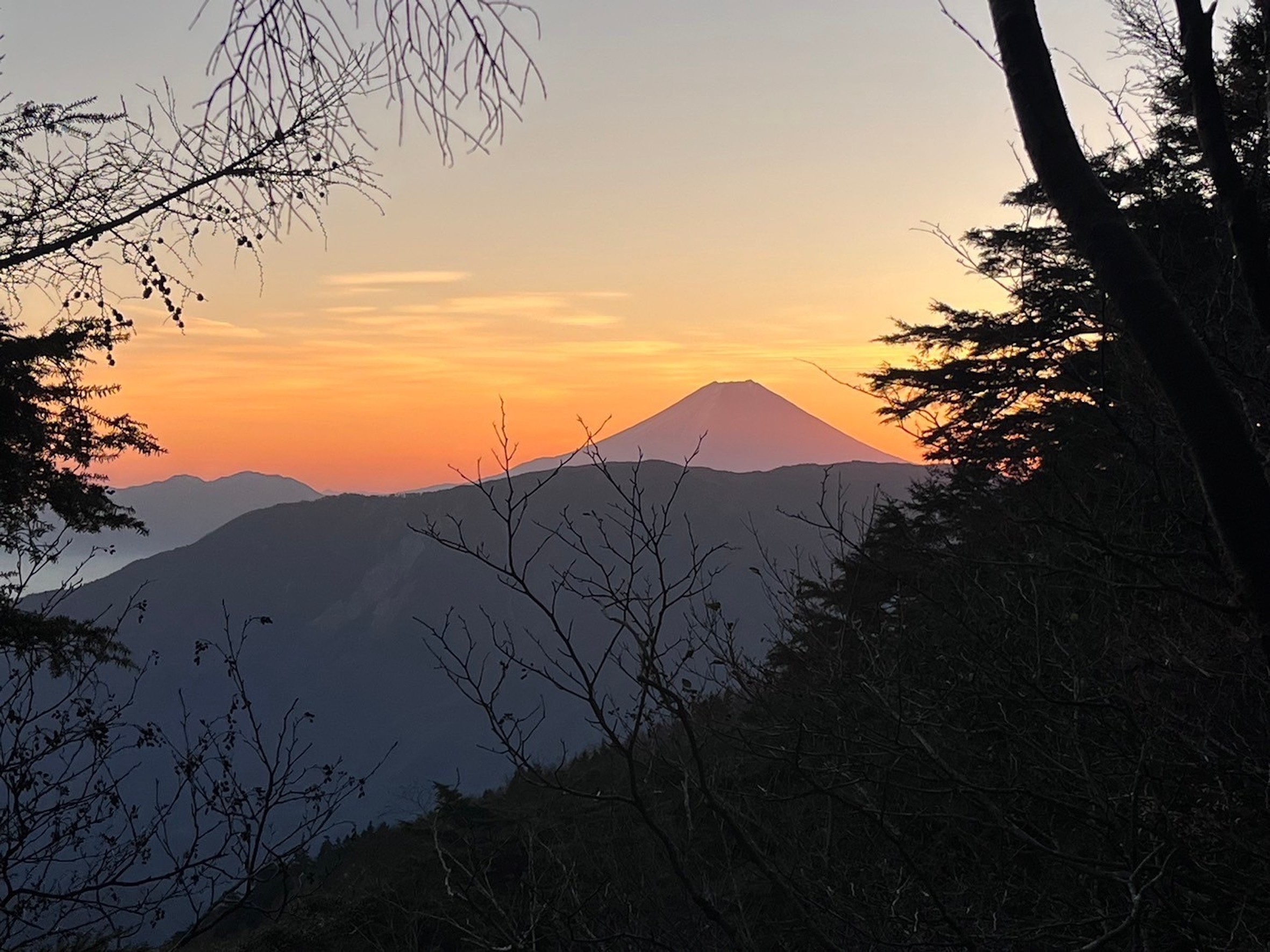 4.朝日を浴びる富士山
