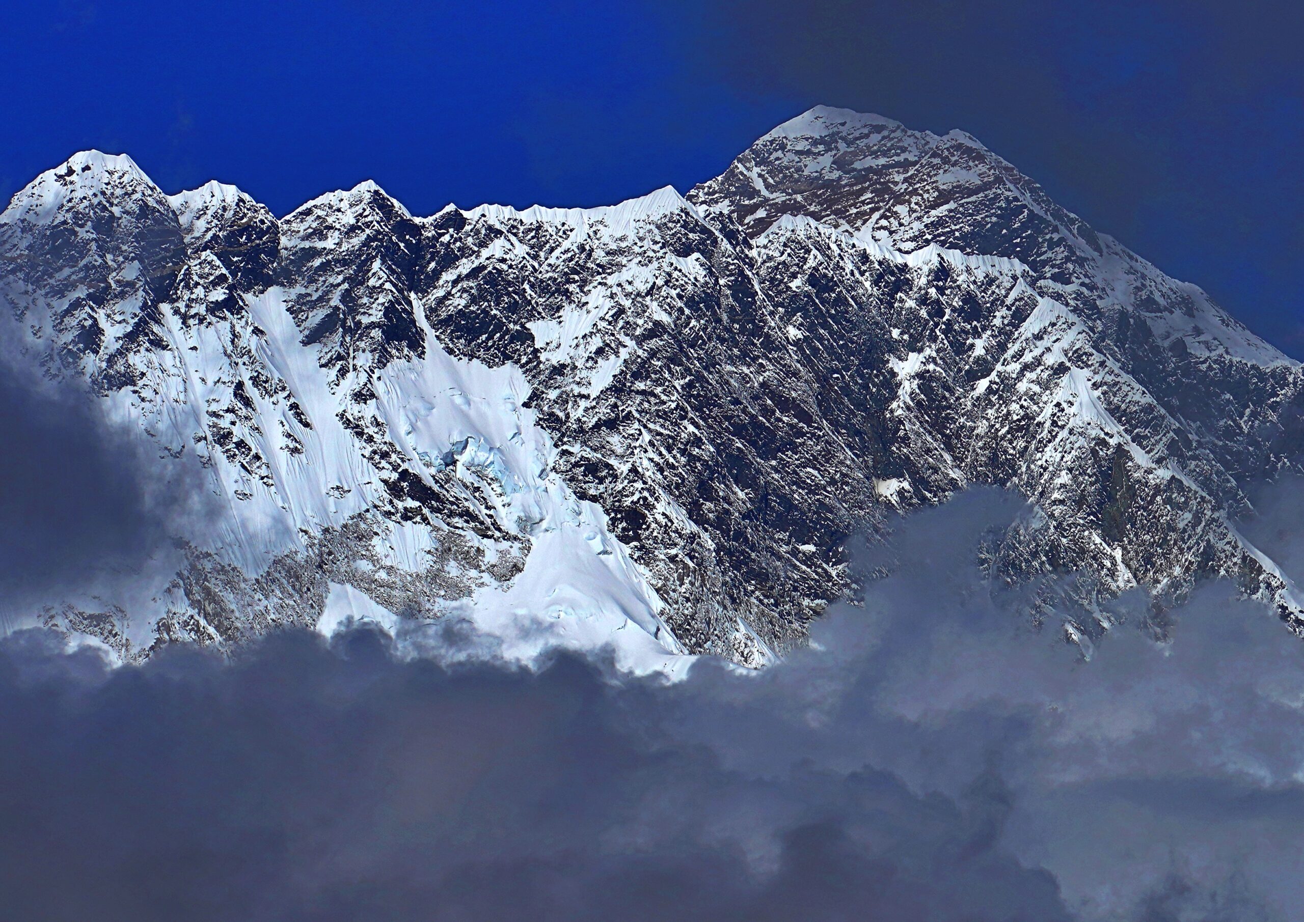 エベレスト（8848m‐右のピーク）　タンボチェ3867mから撮影